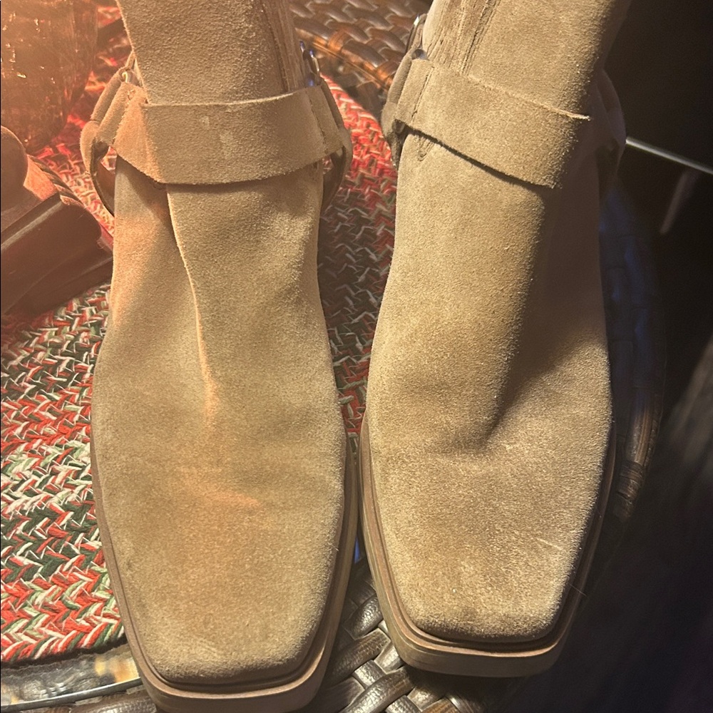 Women’s Tan Suede Boots. This brand runs a little bigger. Will fit 10